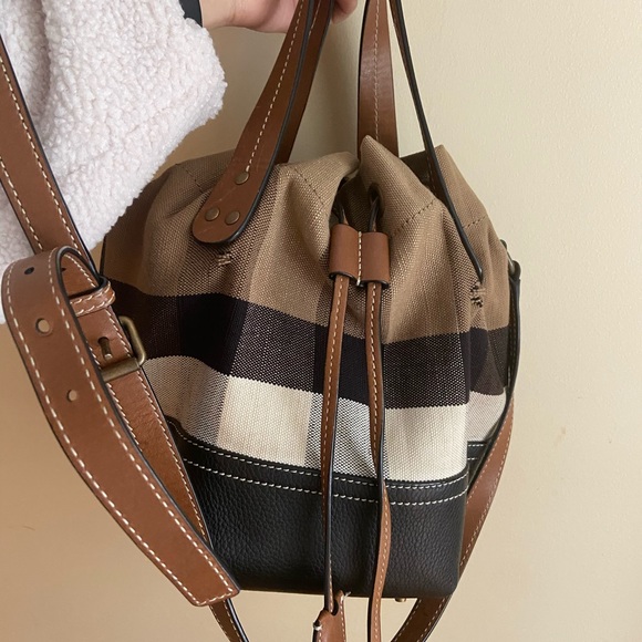 Burberry drawstring Heston bag. - Picture 2 of 9